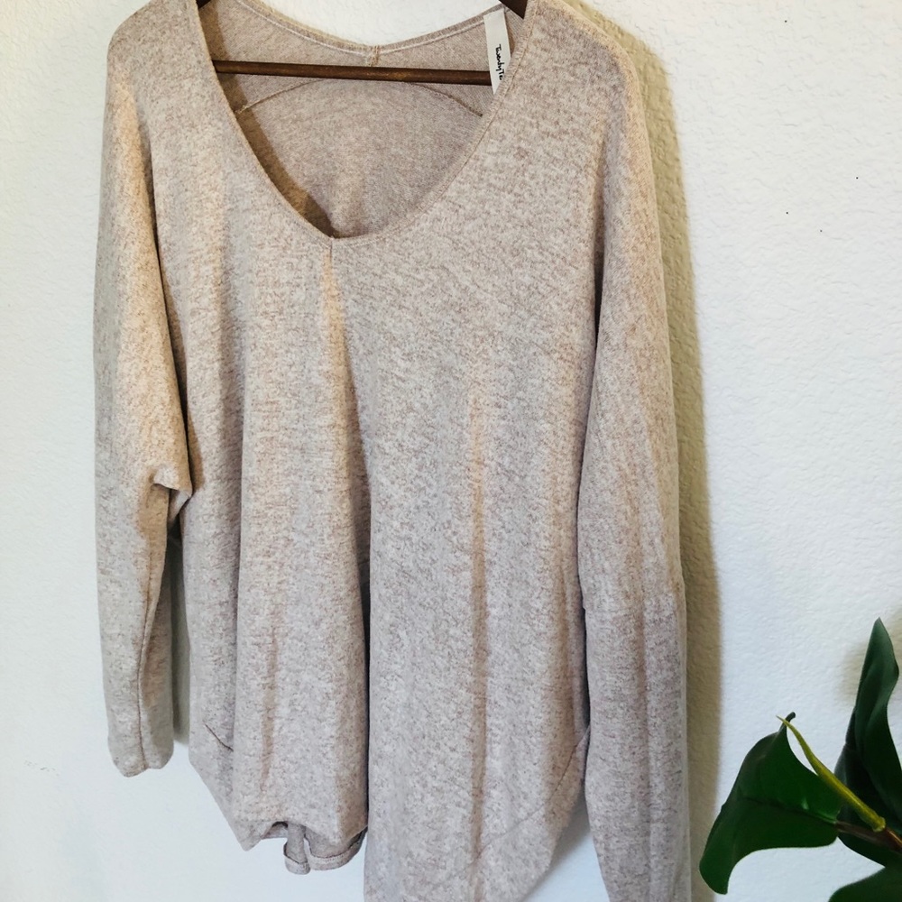 Scoop neck lightweight SWEATER beige - Picture 5 of 8